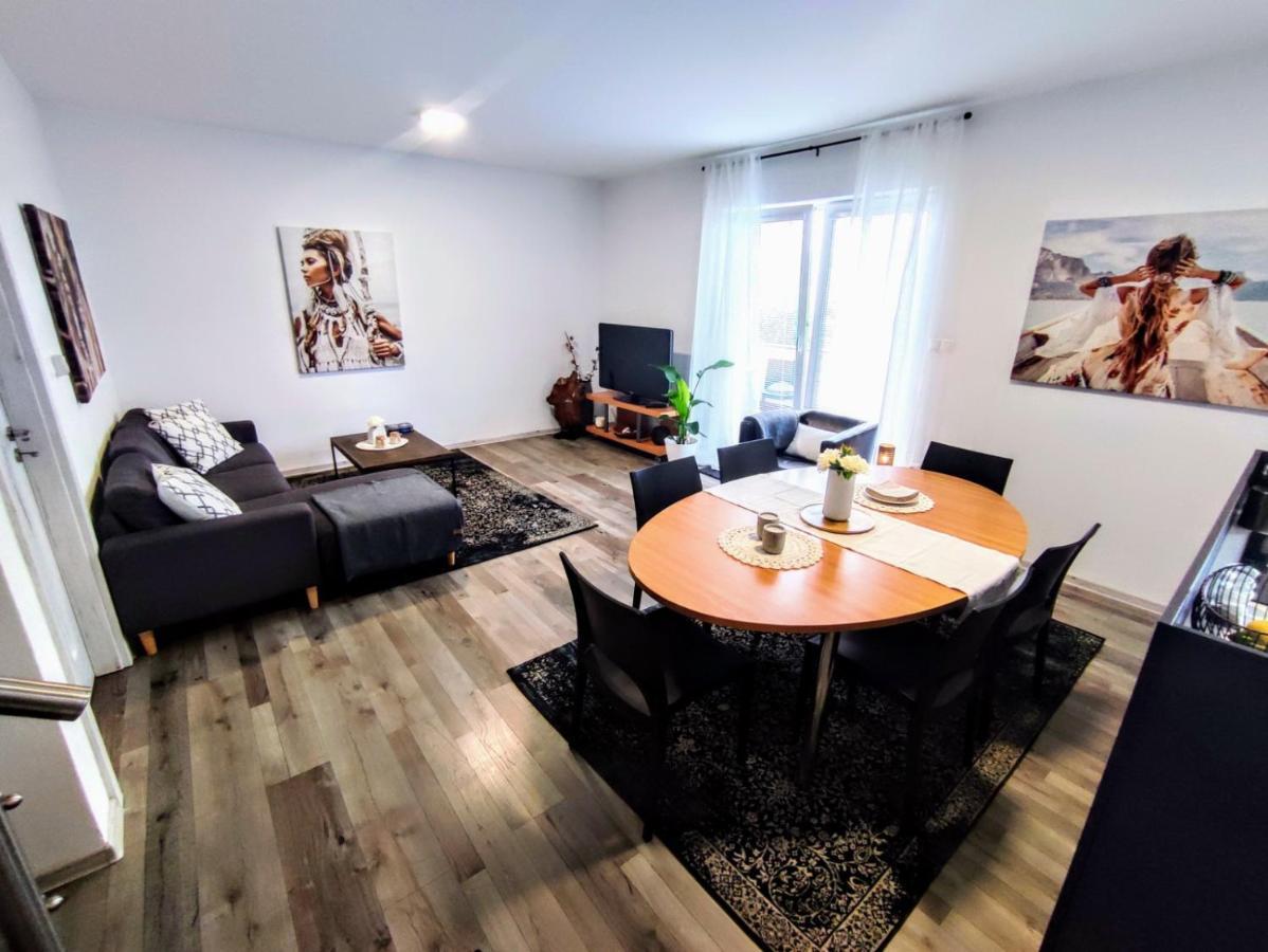 Sunshine For 6 & Terrase & Free Parking Zilina