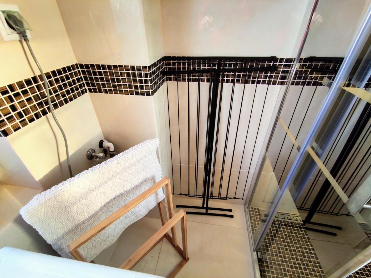 Holiday home Sunshine For 6 & Terrase & Free Parking